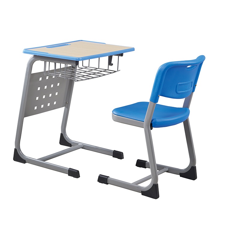 W05 Panel desks and chairs